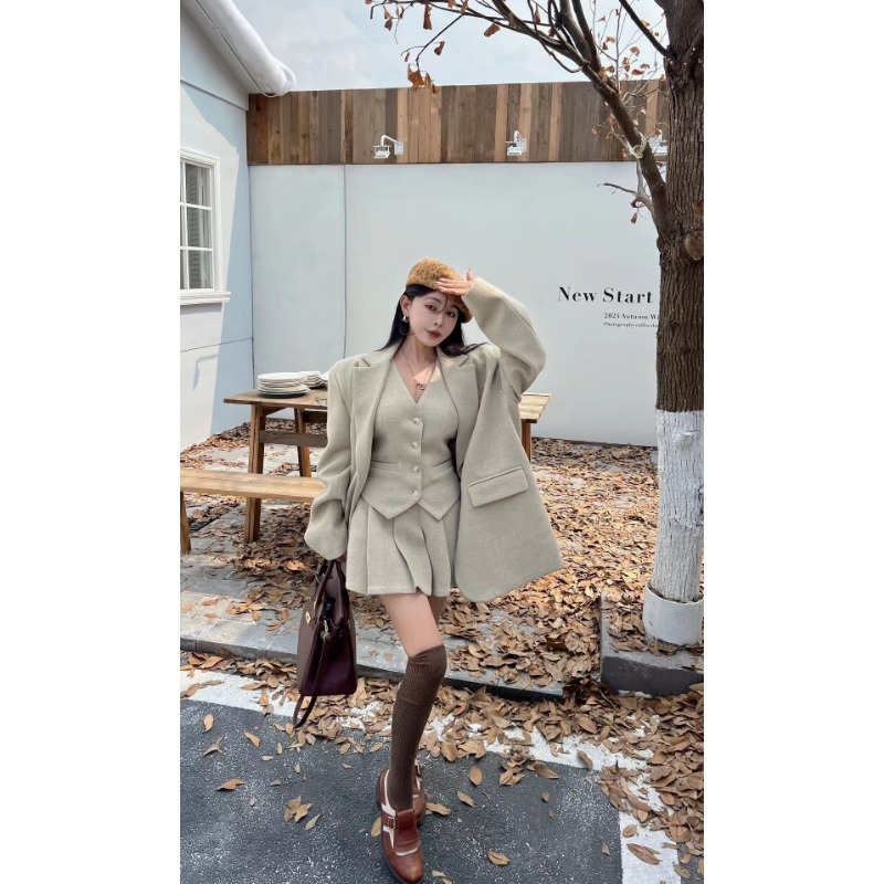 Shpmishal Set Tre Pezzi di Alt - Winter Clothing Line recensione e prezzo