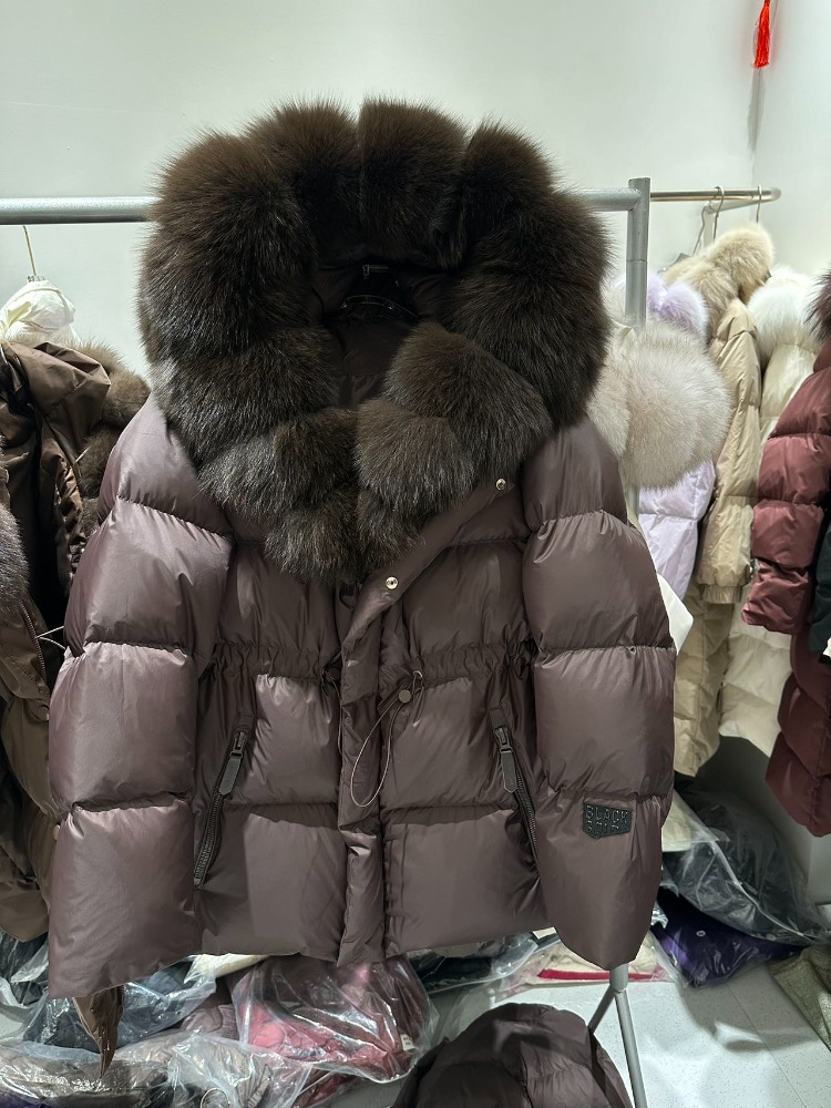 Giacca in pelliccia di realtà  - Winter Clothing Store recensione e prezzo